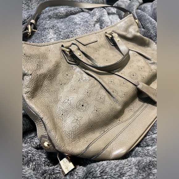 Louis Vuitton Purse - Picture 15 of 16